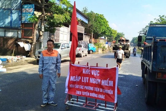 Quốc lộ 3 ngập sâu, người dân di chuyển như thế nào?
