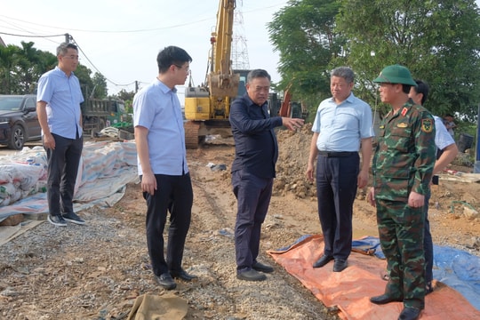 Chủ tịch UBND thành phố Hà Nội Trần Sỹ Thanh: Khẩn trương khắc phục hậu quả sau lũ, hỗ trợ người dân ổn định đời sống