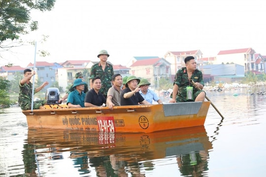 Xã Tiến Thắng hỗ trợ người dân khắc phục hậu quả mưa lũ