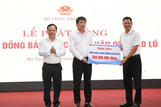 Bộ Công Thương quyên góp gần 1 tỷ đồng ủng hộ đồng bào khắc phục hậu quả bão, lũ