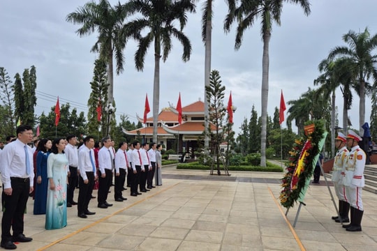 Đoàn đại biểu Thành ủy TP Hồ Chí Minh Dâng hương tưởng niệm các Anh hùng liệt sĩ tại Nghĩa trang liệt sĩ Bà Rịa - Vũng Tàu