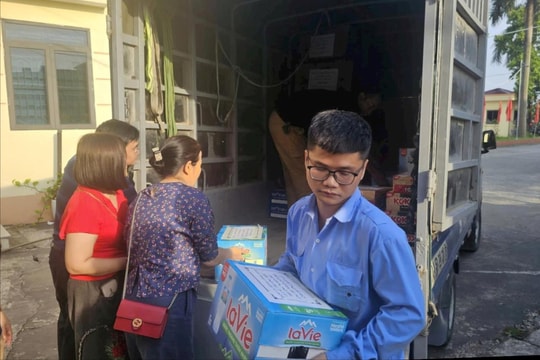 Cán bộ, nhân dân Nghĩa Đô hướng về 3 xã Quang Minh, Trung Giã, Đa Phúc