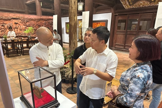 Sắc Tâm: Cuộc hội ngộ giữa mỹ thuật đương đại và tinh hoa trầm hương Việt