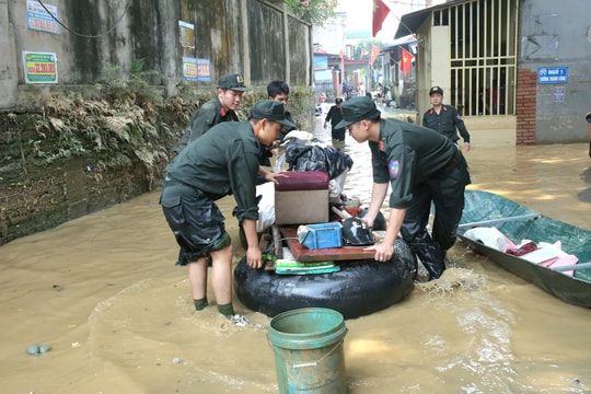 Gần 11.000 ngôi nhà ở Hà Nội và Bắc Ninh còn ngập lụt