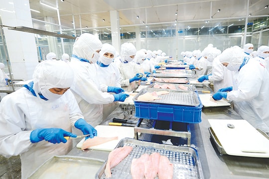 Xuất nhập khẩu bứt tốc, hướng tới cột mốc 900 tỷ USD