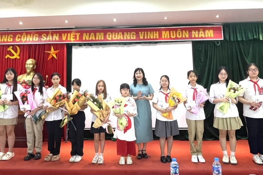 Phường Bạch Mai biểu dương 100 trẻ em gái chăm ngoan, học giỏi