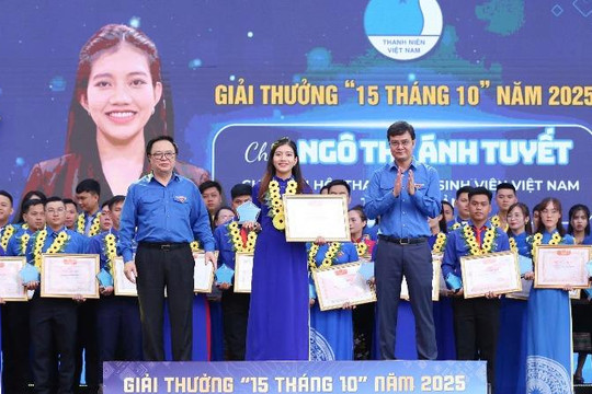 Trao Giải thưởng “15 tháng 10” cho 69 cán bộ tiêu biểu
