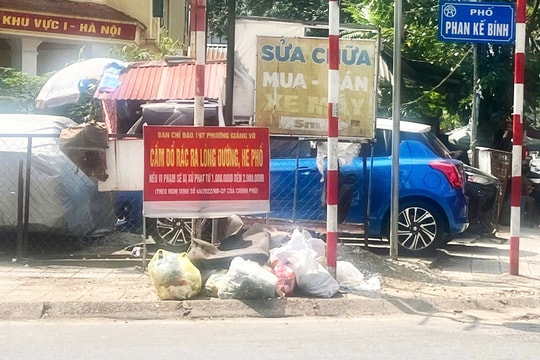 Đổ rác dưới biển cấm và camera giám sát: Khi quy định và công nghệ bị vô hiệu