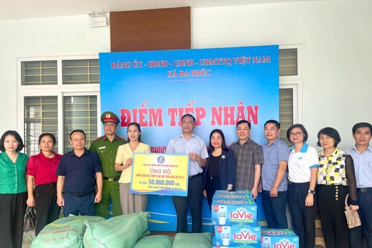 Phường Đống Đa san sẻ yêu thương cùng người dân vùng ngập