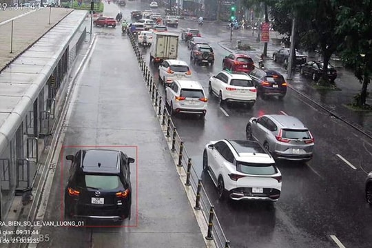 Hơn 300 người vượt đèn đỏ bị camera AI ghi trên một tuyến phố Hà Nội