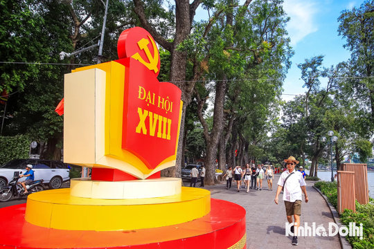 Hà Nội trang hoàng cờ hoa chào mừng Đại hội Đảng bộ Thành phố lần thứ XVIII