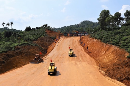 Đẩy nhanh tiến độ 4 dự án đường bộ cao tốc