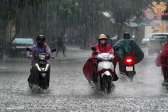 Hà Nội có mưa vừa và rải rác có dông, cục bộ có nơi mưa to