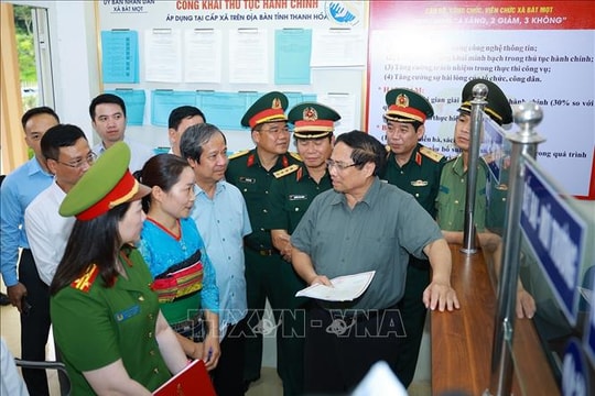 Thủ tướng Phạm Minh Chính kiểm tra công tác giải quyết thủ tục hành chính tại xã biên giới Bát Mọt, tỉnh Thanh Hóa