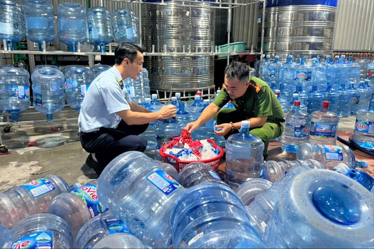 Hà Nội: 20.000 bình nước Lavie giả bị bán ra thị trường