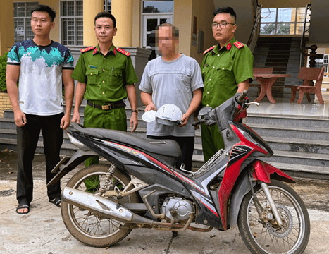 Bắt giữ đối tượng cướp giật vé số của người bán rong