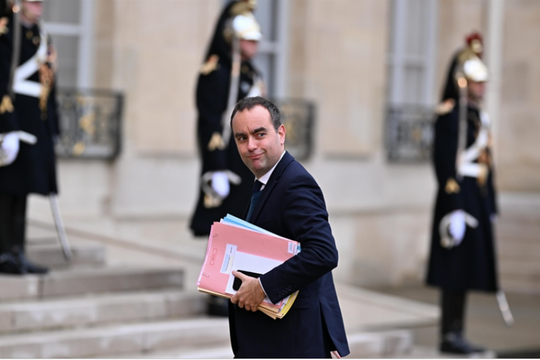 Thủ tướng Pháp đề xuất hoãn nâng tuổi nghỉ hưu cho đến cuộc bầu cử năm 2027