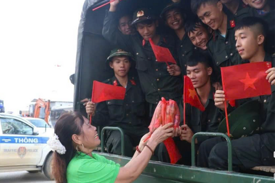 Thái Nguyên tri ân lực lượng vũ trang giúp dân vượt bão lũ