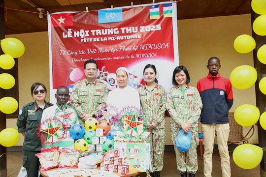 “Ánh trăng” Trung thu tỏa sáng tinh thần Việt tại Trung Phi