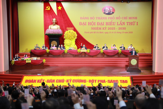 Thông qua nghị quyết Đảng bộ TP Hồ Chí Minh lần thứ I với 30 chỉ tiêu