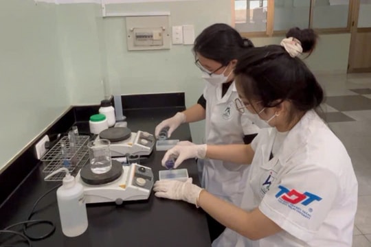 20 nữ sinh xuất sắc nhận Giải thưởng Khoa học công nghệ Việt Nam