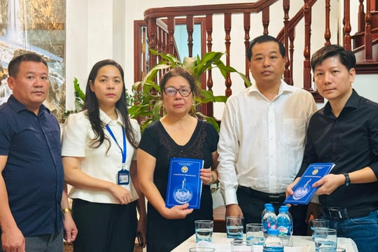 Chia sẻ nỗi đau với gia đình 5 nạn nhân vụ cháy ở phố Kim Hoa