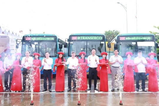Khai trương tuyến xe buýt 20ATC kết nối xã đảo Minh Châu với trung tâm Thủ đô Hà Nội