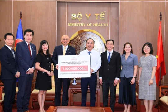 Prudential Việt Nam chung tay khắc phục hậu quả sau mưa lũ, trao gửi yêu thương đến người dân khu vực bị ảnh hưởng