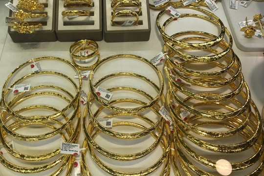 Giá vàng tăng mạnh, lập đỉnh mới 153 triệu đồng/lượng