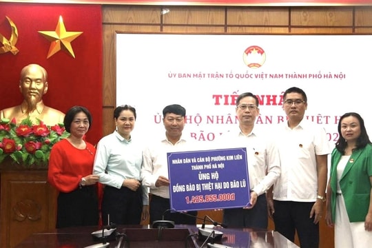 Cán bộ, đoàn viên, người lao động phường Kim Liên chung tay ủng hộ đồng bào vùng lũ