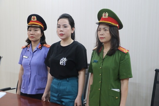 Khởi tố, bắt tạm giam nhóm giả danh bác sĩ khám bệnh miễn phí để bán thực phẩm chức năng