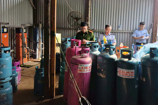 Hà Nội: phát hiện bắt giữ điểm san chiết gas quy mô lên đến cả tỷ đồng
