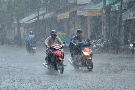 Hà Nội ngày nắng, chiều tối và đêm có mưa rào và dông vài nơi