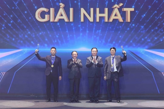 Trao giải cuộc thi ảnh nghệ thuật cấp quốc gia "Tổ quốc bên bờ sóng"