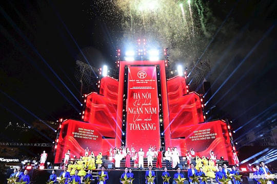 Âm nhạc và ánh sáng thắp lên niềm tự hào Thủ đô sau thành công Đại hội XVIII