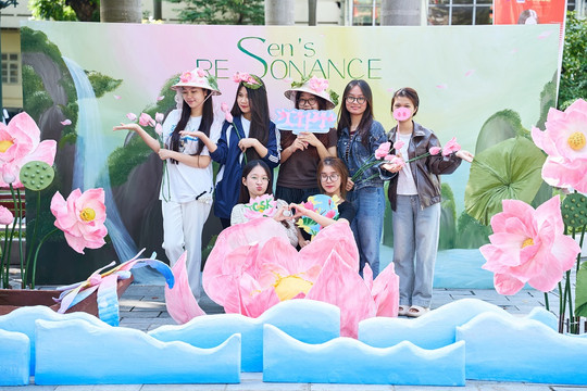 Photo booth “FPS 2025 - Sen’s Resonance”: Nơi lưu dấu những ký ức thanh xuân rực rỡ