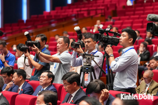 Tinh thần trách nhiệm và chuyên nghiệp của người làm báo tại Đại hội XVIII Đảng bộ TP Hà Nội