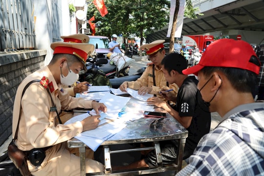 Hà Nội: Hơn 900 trường hợp vi phạm nồng độ cồn bị xử lý sau 2 ngày