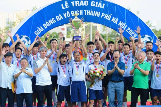 Đội bóng Hoài Đức vô địch Giải bóng đá Vô địch thành phố Hà Nội 2025
