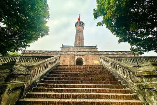 Cột cờ Hà Nội - biểu tượng kiêu hãnh của Thủ đô