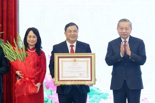 Tổng Bí thư Tô Lâm: Văn phòng Trung ương Đảng cần đóng vai “nhạc trưởng”, làm gương mẫu mực