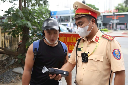 Hà Nội: Hàng chục trường hợp vi phạm nồng độ cồn trong ngày ra quân kiểm tra