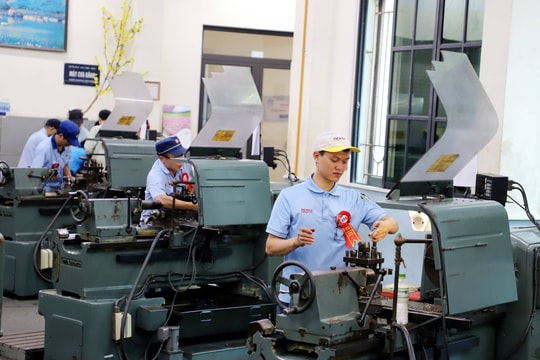 Thi đua đóng góp thiết thực vào việc thực hiện Nghị quyết Đại hội Đảng bộ thành phố Hà Nội