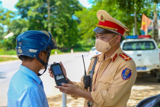 Nghệ An ra quân đồng loạt kiểm tra nồng độ cồn trên toàn tỉnh