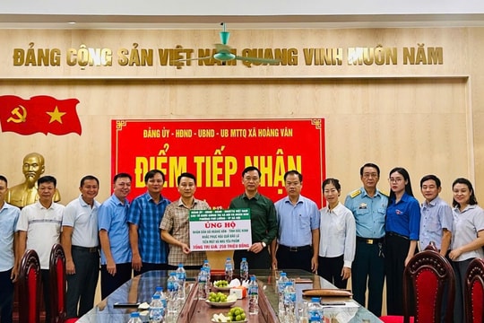 Phường Phú Lương: Trao 500 triệu đồng hỗ trợ người dân khắc phụ hậu quả bão lũ ở Bắc Ninh và Thái Nguyên