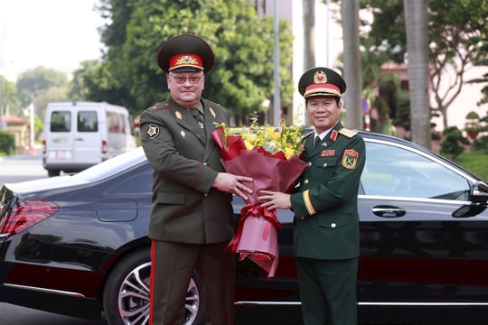 Đại tướng Nguyễn Tân Cương hội đàm với Tổng Tham mưu trưởng các Lực lượng vũ trang Belarus