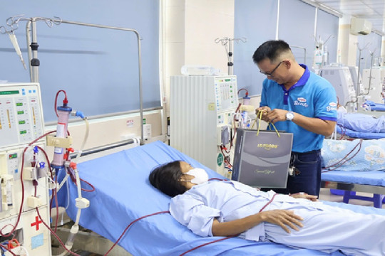 LC Foods trao 30 suất quà cho bệnh nhân lọc máu tại Bệnh viện Đa khoa Ba Vì