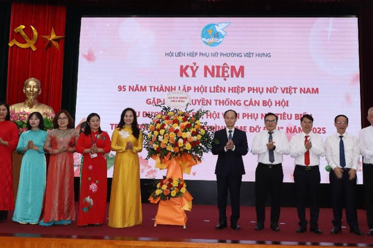 Kỷ niệm 95 năm thành lập Hội Liên hiệp Phụ nữ Việt Nam (1930 - 2025) và Ngày Phụ nữ Việt Nam 20/10 Hội LHPN phường Việt Hưng xây dựng tổ chức Hội vững mạnh toàn diện