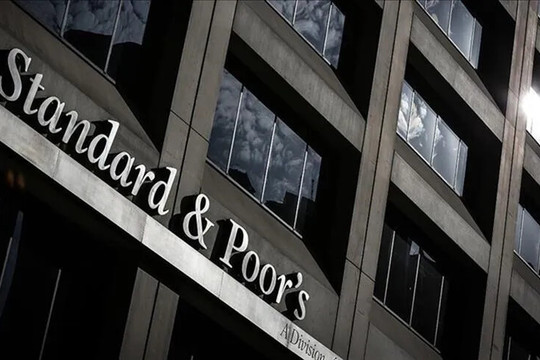 Kinh tế Pháp chao đảo sau khi bị S&P hạ xếp hạng tín dụng
