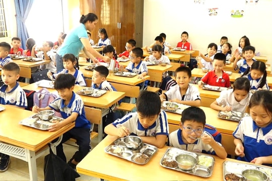 Trường Tiểu học Cự Khê tổ chức lại bữa ăn bán trú, sĩ số học sinh đạt gần 99%